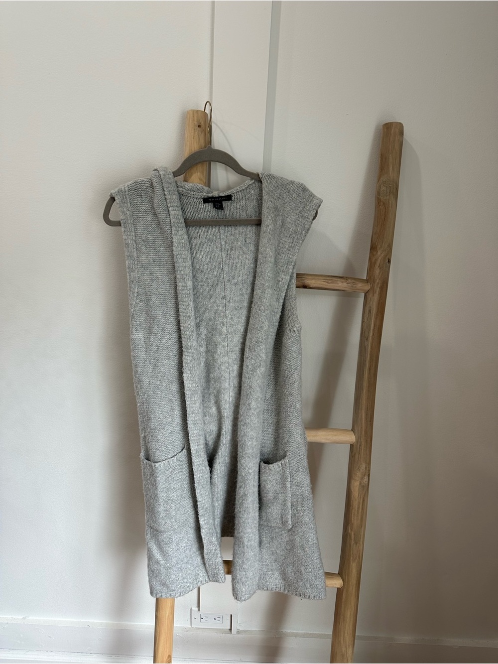 Tahari Light Gray Sleeveless Open-Front Knit Cardigan